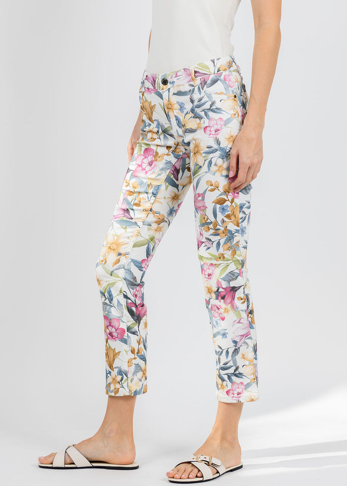 Wonderjeans Ankle Jean 27" in Watercolor Bloom available at Barbra Katz