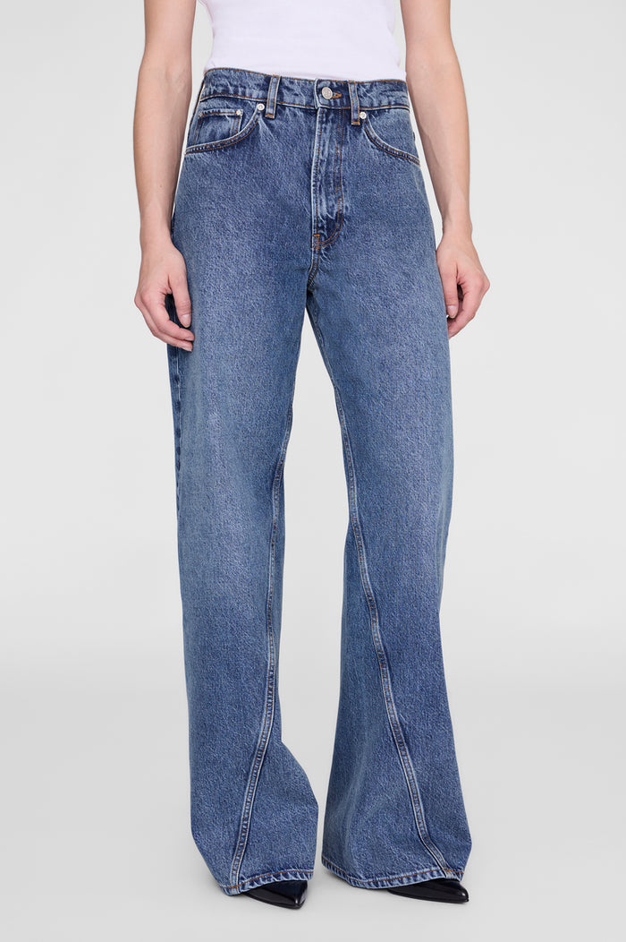 ANINE BING - Brie Jean 33" - Dark Indigo - on model front detail