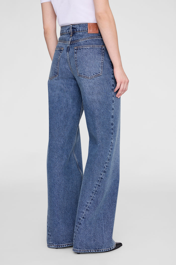 ANINE BING - Brie Jean 33" - Dark Indigo - on model back detail